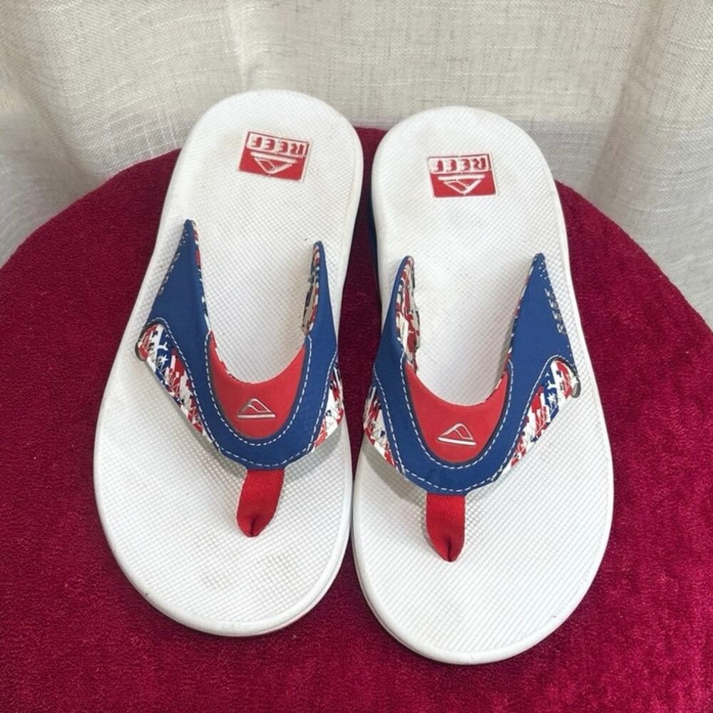 Reef Fanning flip-flops Mens 8, patriotic red wht blue, bottle opener on bottom